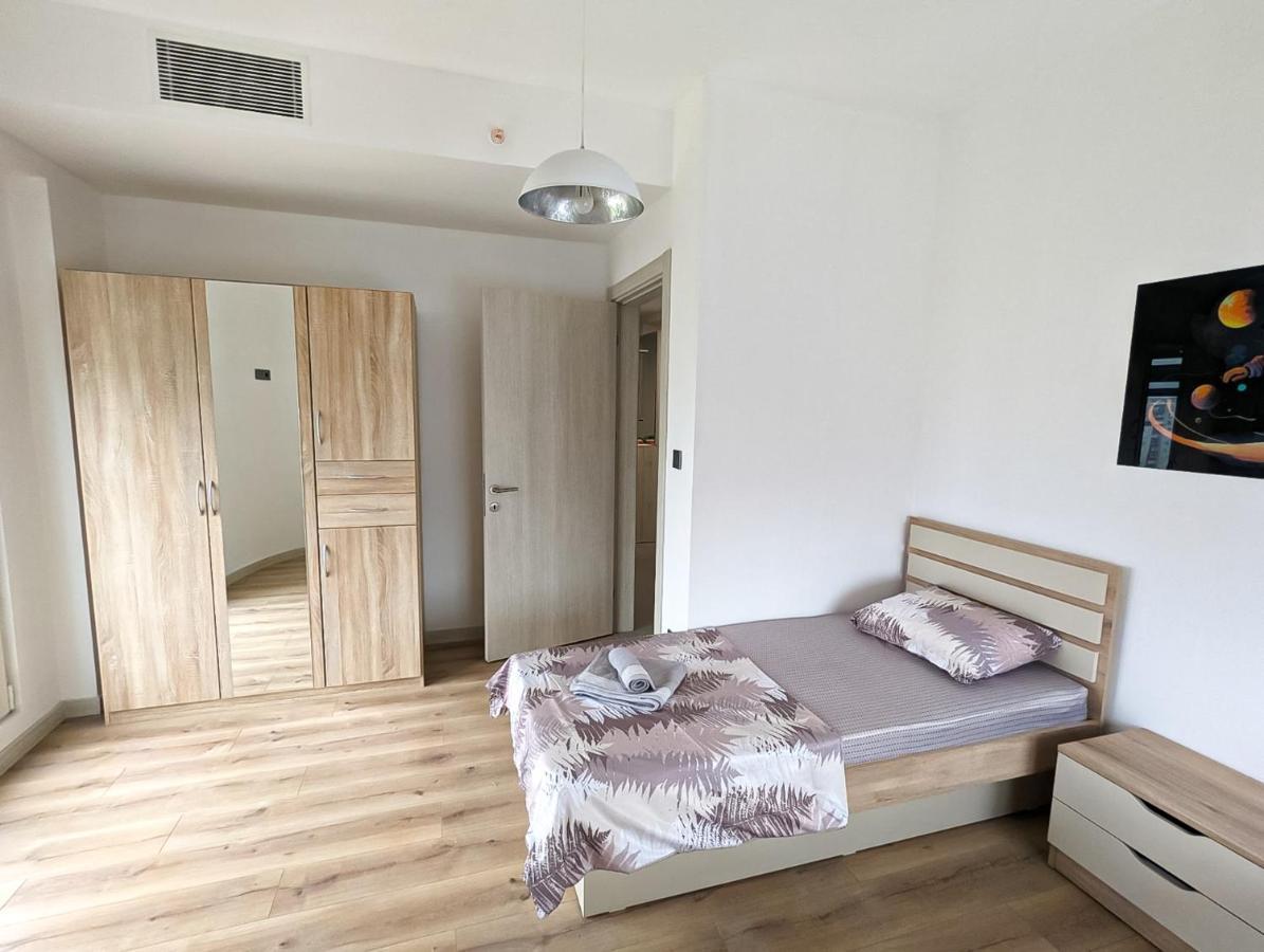 16Th Floor Sky View Condo With Pool And Fitness Скоп'є Екстер'єр фото